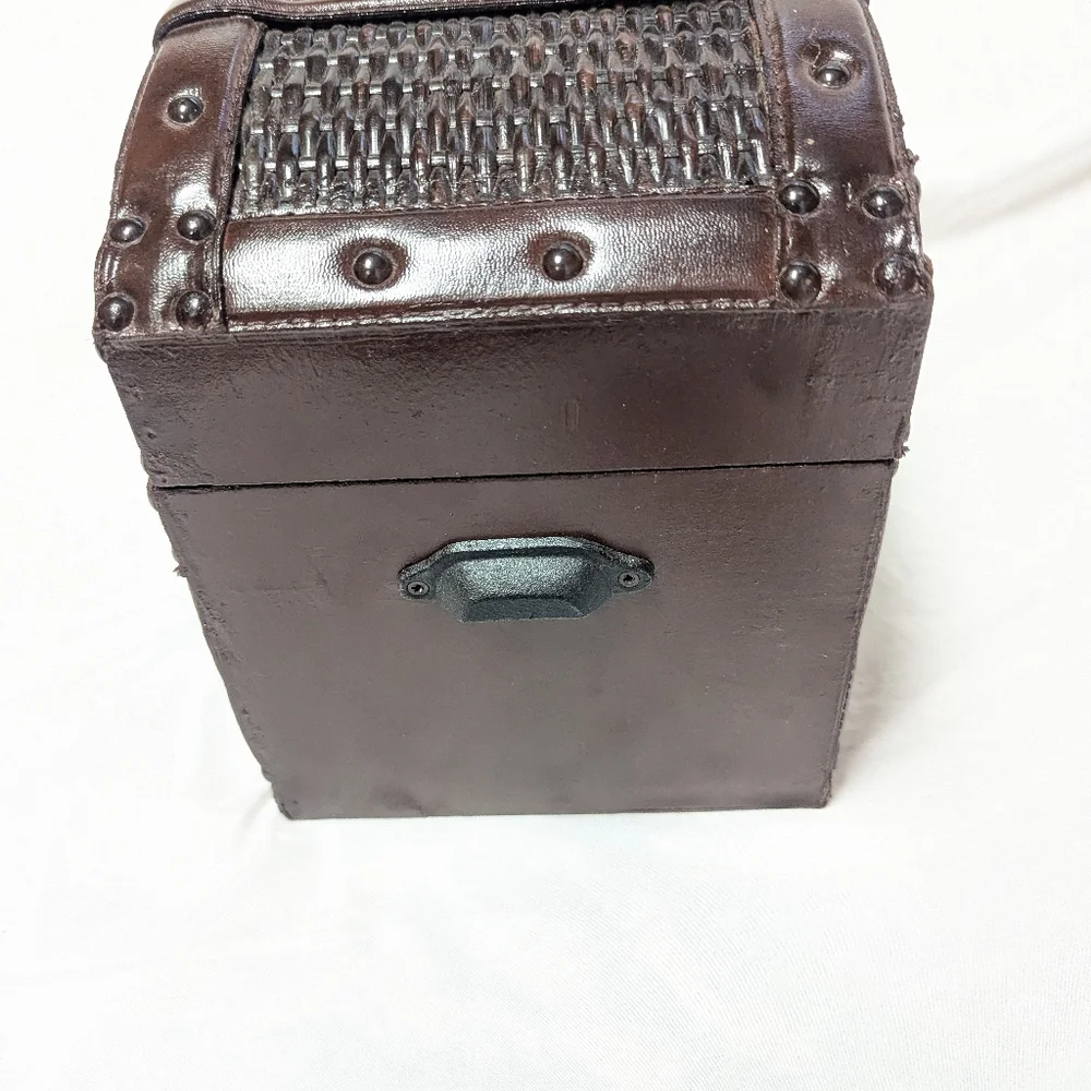 Vtg 80s Hinged Wicker Riveted Wooden Box Sm 8x7x9 Dome Lid Snap Closure READ